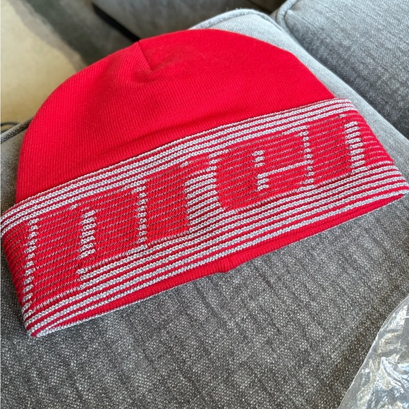 Supreme Vibrant Red Knit Beanie - Picture 1 of 3